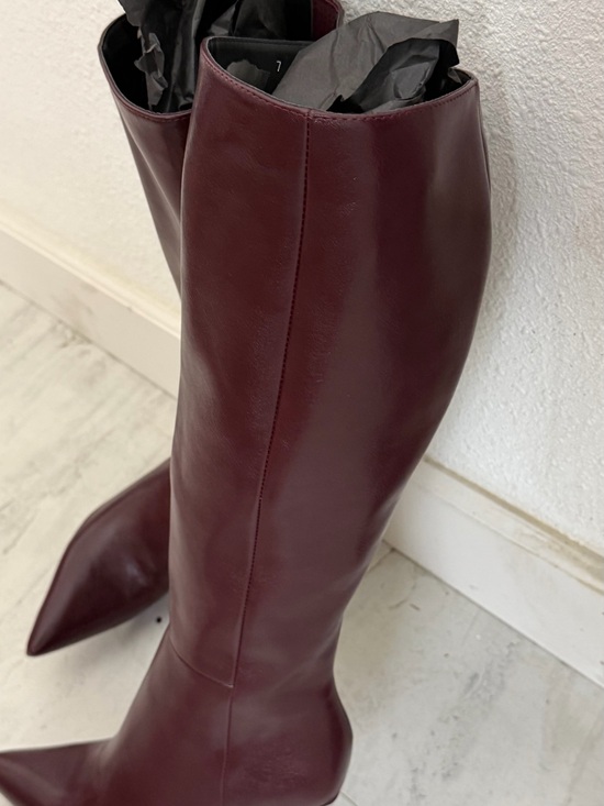 Princess Polly Shoes - Princess Polly Tall Pointed-Toe Knee Boots in Burgundy